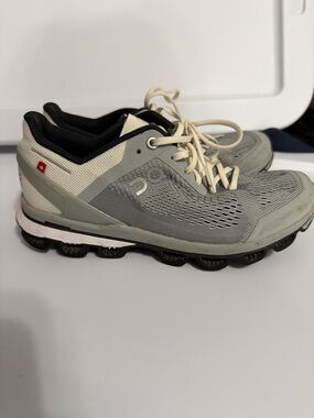 ON CLOUD Cloudsurfer Women's Running Shoes Sneakers Size 6.5 Gray